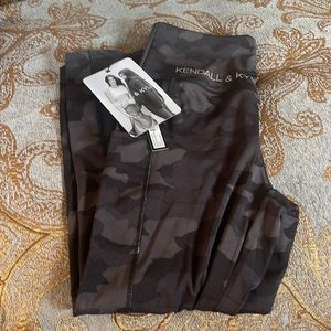 Very cute Kendall and Kylie workout comfortable pants